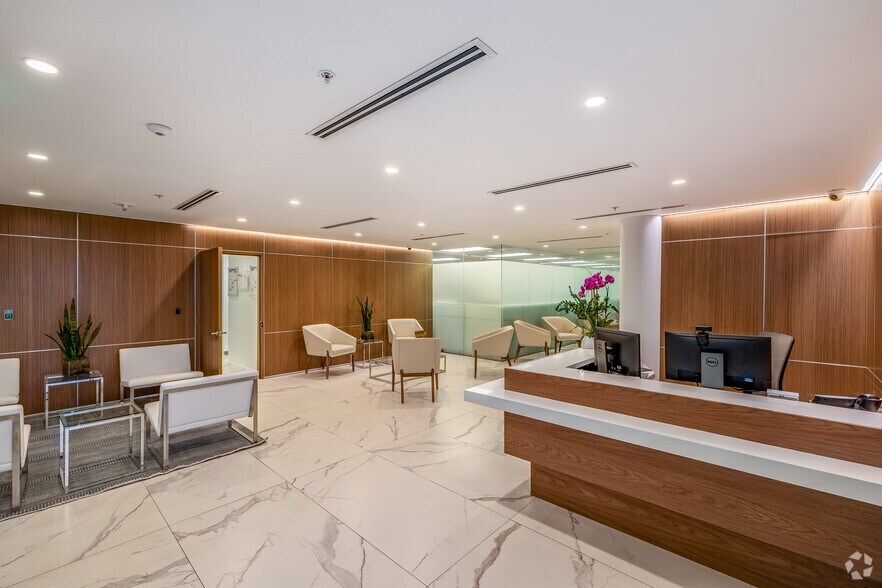 More Photos Of 780-782 NW 42nd Ave, Miami Office For Lease