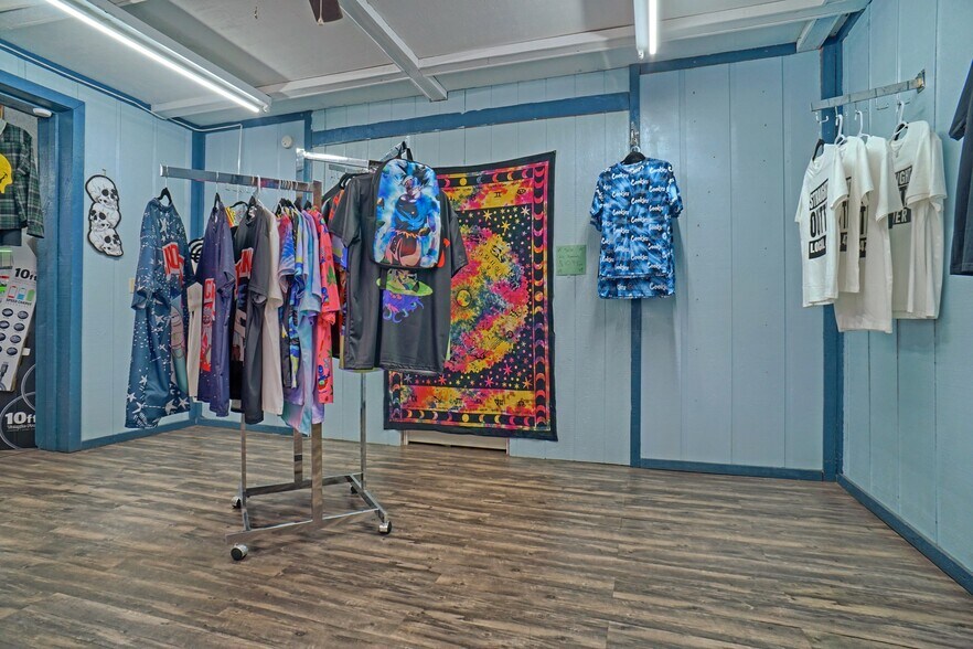 More Photos Of 10 Camp St, Dover Storefront For Sale