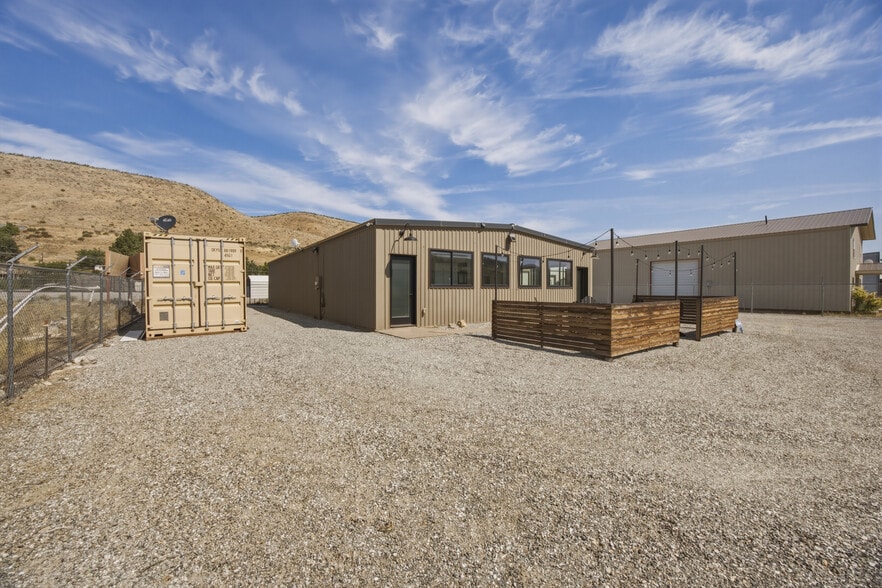 More Photos Of 102 E Lakeshore Dr, Pateros Auto Repair For Sale