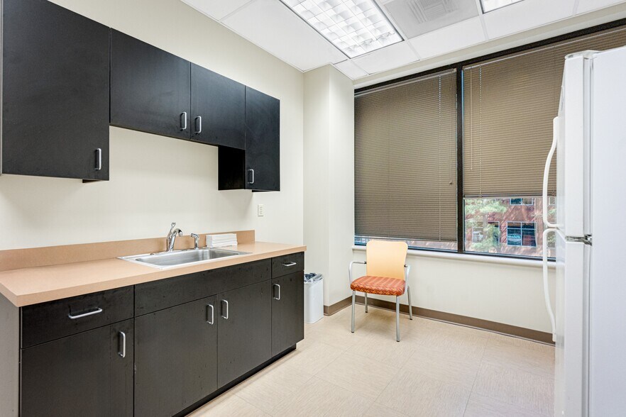 More Photos Of 401 Southcrest Cir, Southaven Medical For Lease