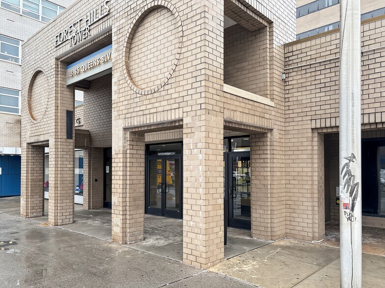 More Photos Of 118-35 Queens Blvd, Forest Hills Coworking Space