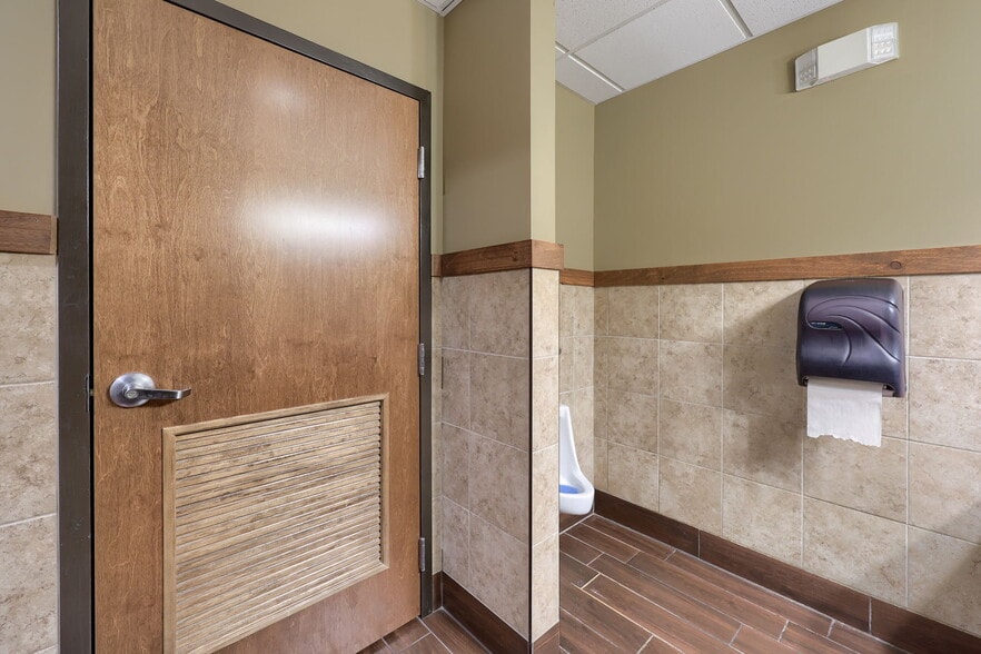 More Photos Of 3610 Newport rd, Intercourse Specialty For Lease