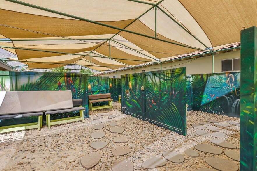 More Photos Of 526 S Warm Sands Dr, Palm Springs Hotel For Sale