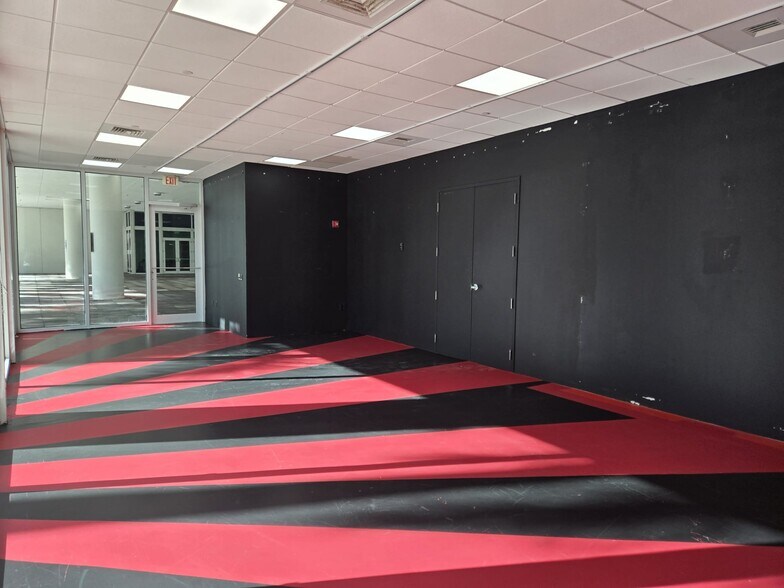 More Photos Of 2200 Biscayne Blvd, Miami Loft Creative Space For Lease