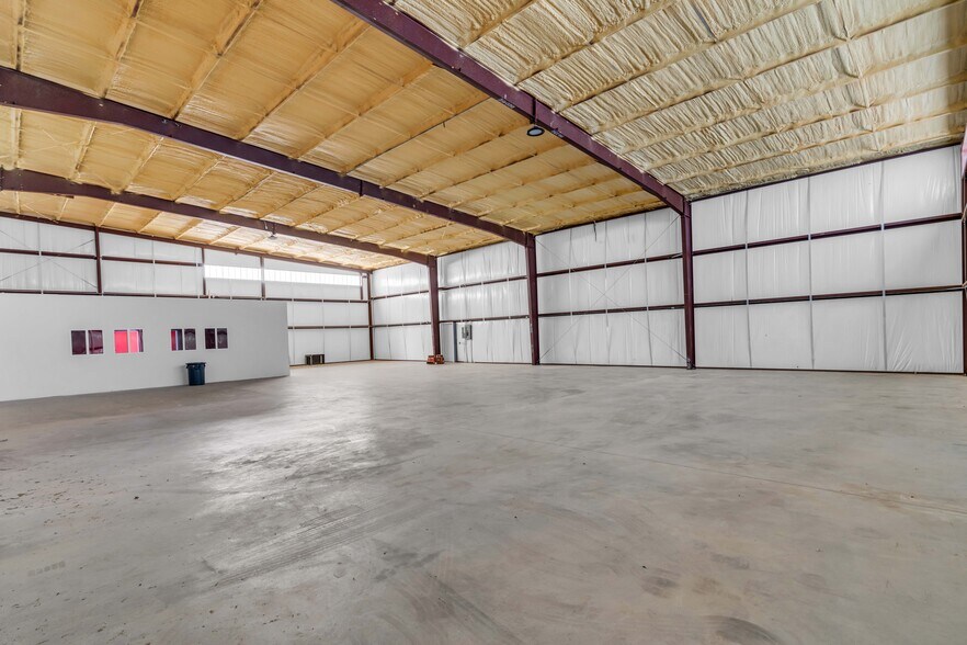 More Photos Of 16277 North Fwy, Houston Manufacturing For Sale