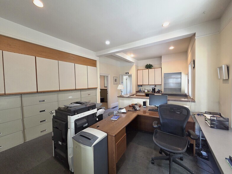 More Photos Of 1318 SW 12th Ave, Portland Office For Sale