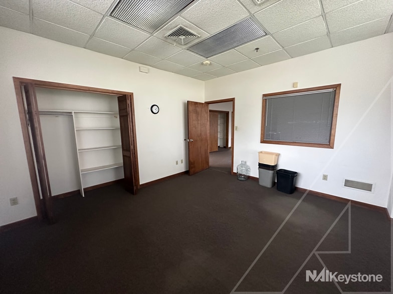 More Photos Of 1114-1124 Commons Blvd, Reading Flex For Sale