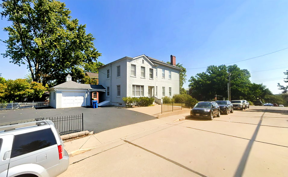 Primary Photo Of 300 Washington St, Saint Charles Office For Sale