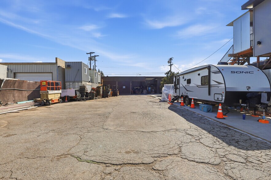 More Photos Of 1040 251st St, Harbor City Industrial For Sale