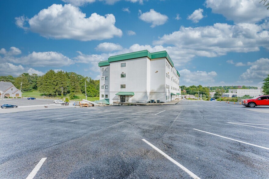 More Photos Of 1311-1319 Pineview Dr, Morgantown Medical For Sale