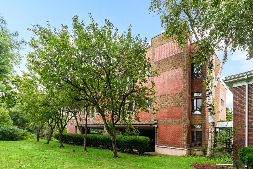 More Photos Of 63 Shore Rd, Winchester Medical For Sale