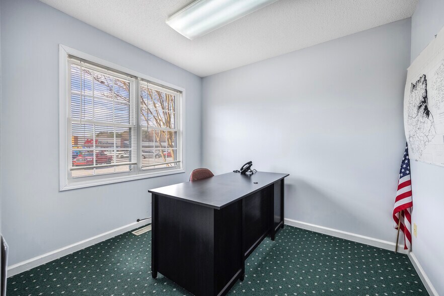 More Photos Of 13325 Jones St, Lavonia Office For Sale