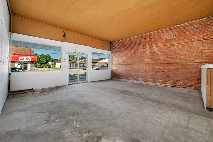 More Photos Of 516 Depot St, Mazon Storefront Retail Residential For Lease
