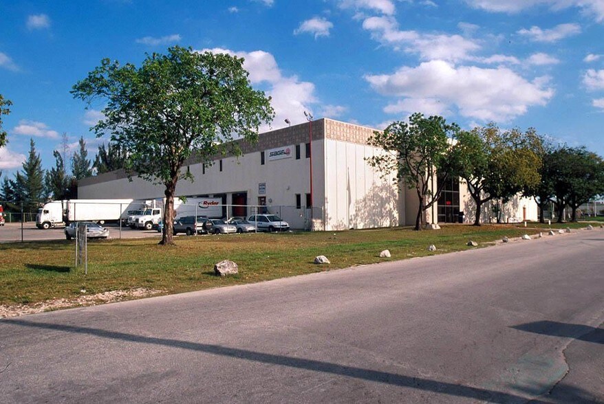 More Photos Of 1301 NW 89th Ct, Miami Warehouse For Lease