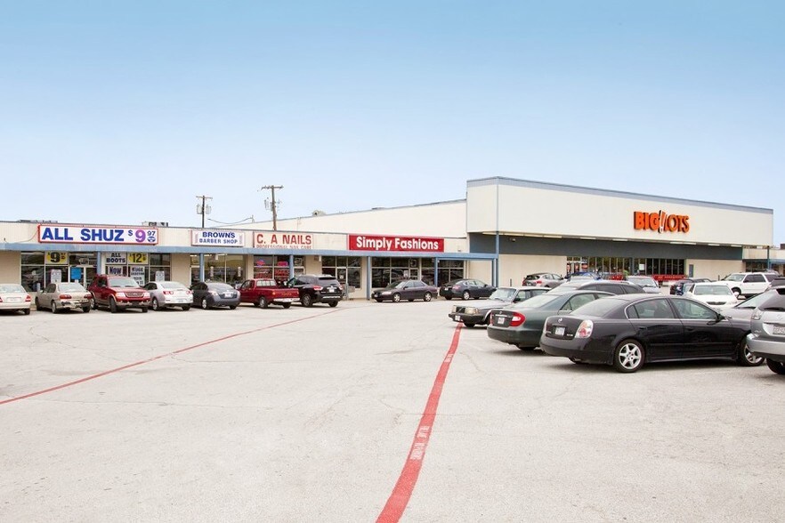 More Photos Of 2550 W Red Bird Ln, Dallas Unknown For Lease