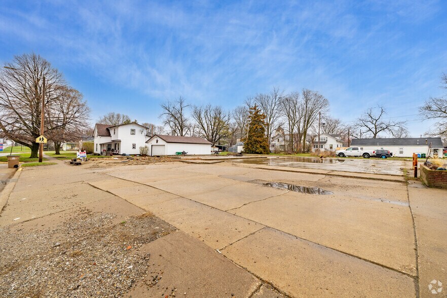 More Photos Of 211 Center Ave N, Mitchellville Land For Lease