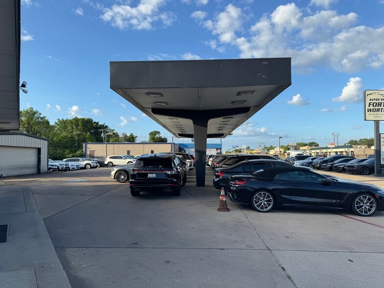 More Photos Of 3001 Alta Mere Dr, Fort Worth Auto Dealership For Lease