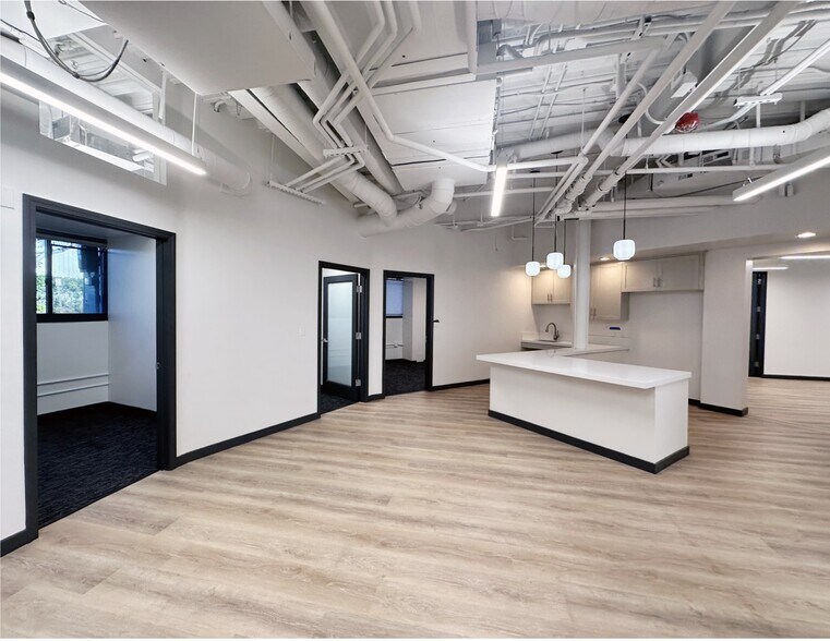More Photos Of 3221 Donald Douglas Loop S, Santa Monica Office For Lease