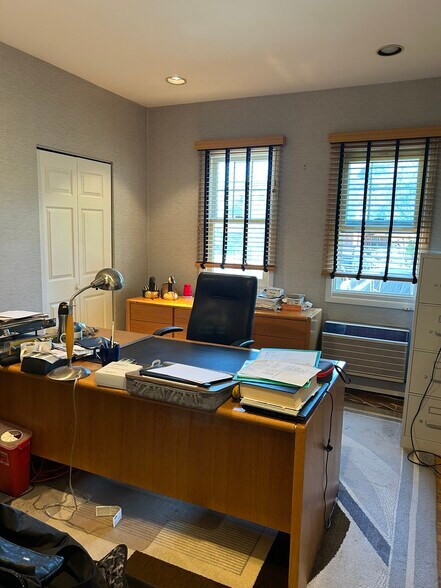 More Photos Of 14653 Delaware Ave, Flushing Medical For Lease