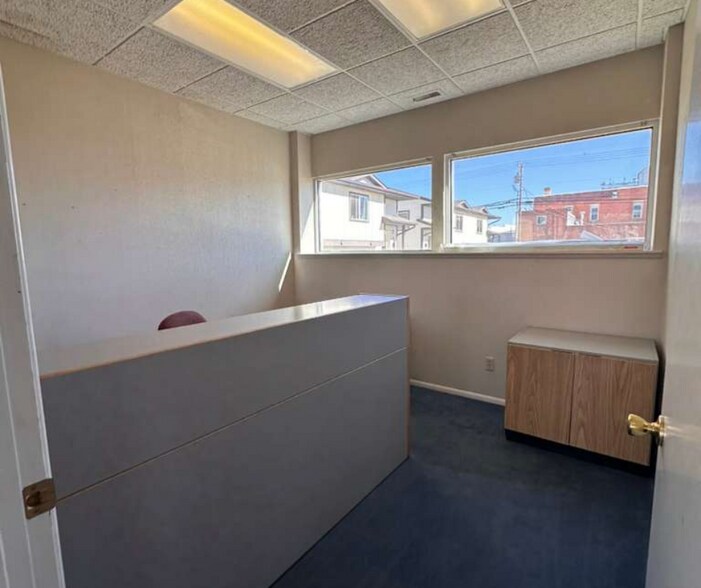 More Photos Of 222 1st Street, Laurel Medical For Lease