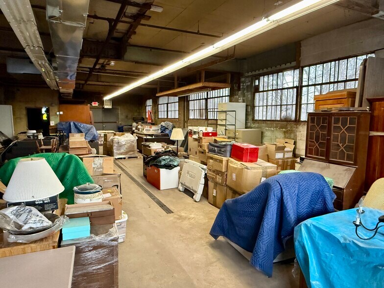 More Photos Of 9 Fowle St, Woburn Warehouse For Sale