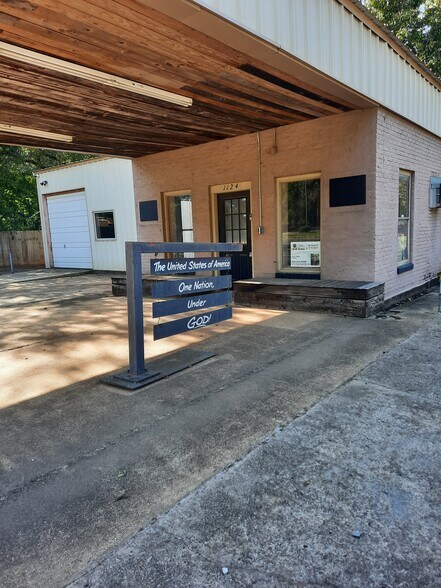 More Photos Of 1124 E Houston Ave, Crockett Freestanding For Sale