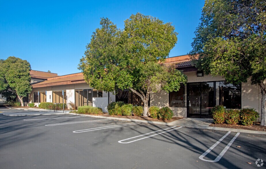 More Photos Of 2111 Tasman Dr, Santa Clara Research And Development For Lease