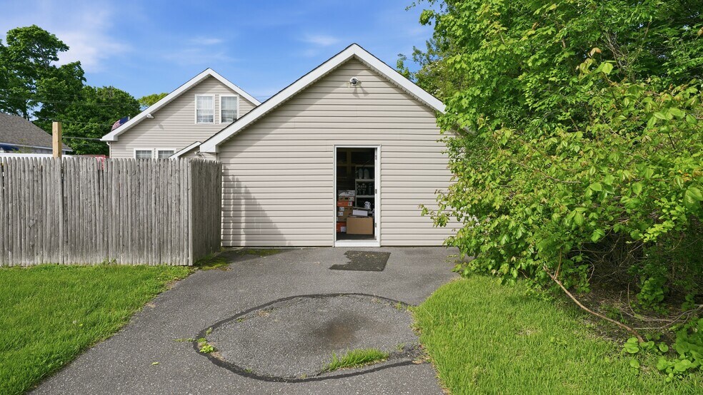 More Photos Of 1002-1004 New York 112, Port Jefferson Station Freestanding For Sale