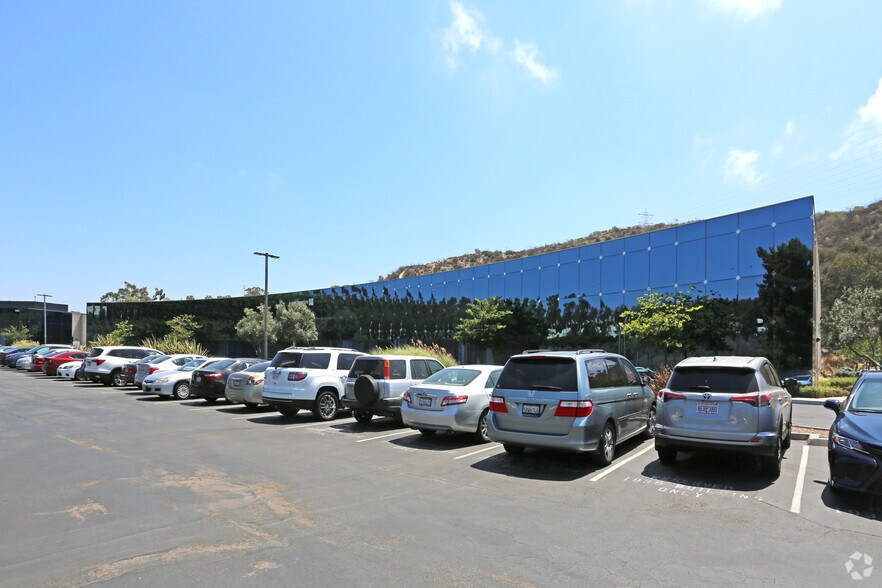 More Photos Of 1939 Palomar Oaks Way, Carlsbad Unknown For Lease