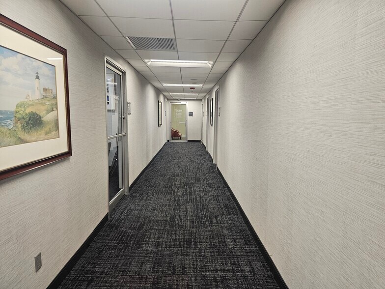 More Photos Of 400 W Main St, Babylon Medical For Lease