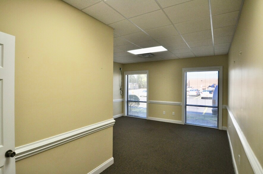 More Photos Of 700B Cromwell Dr, Greenville Office For Lease