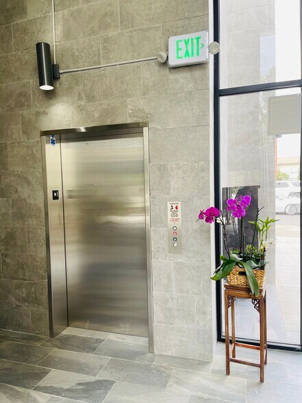 More Photos Of 550 W Garvey Ave, Monterey Park General Retail For Lease