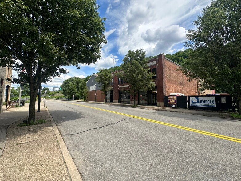 More Photos Of 317-325 S Main St, Pittsburgh Light Manufacturing For Sale