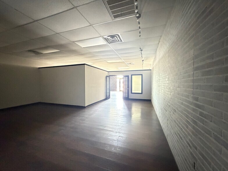 More Photos Of 700 S Main St, Andrews General Retail For Lease