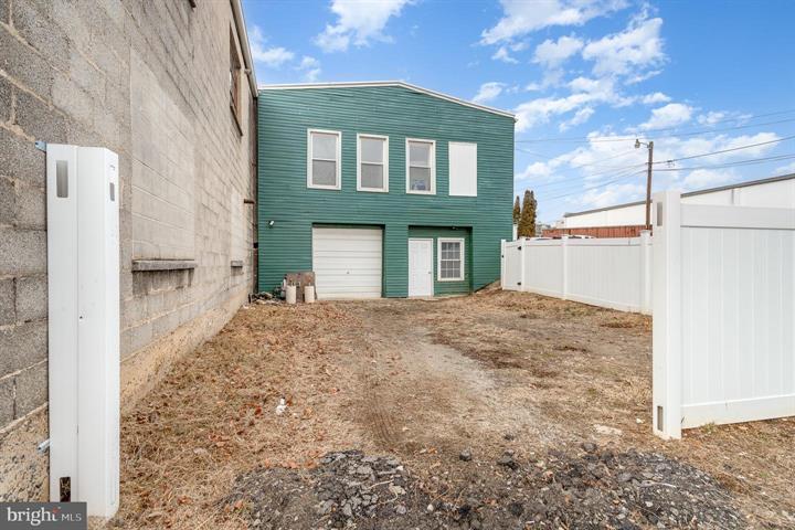 More Photos Of 1880 W Market St, York Storefront Retail Office For Sale