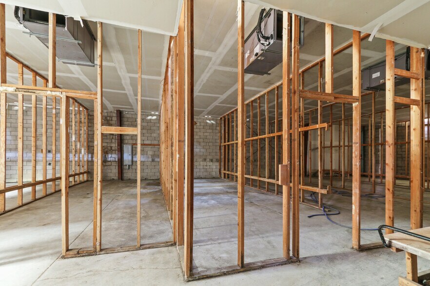 More Photos Of 1410-1412 Elwood St, Los Angeles Warehouse For Sale