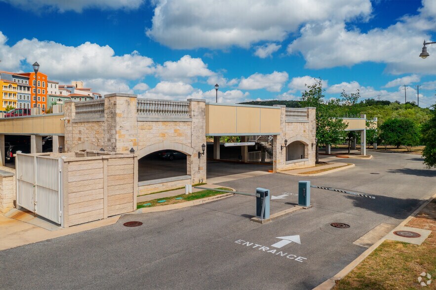 More Photos Of 17806 W Interstate 10, San Antonio Unknown For Lease