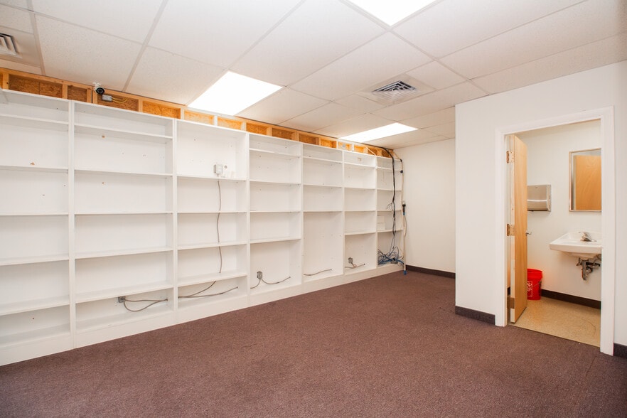 More Photos Of 9 Stafford St, Worcester Freestanding For Sale