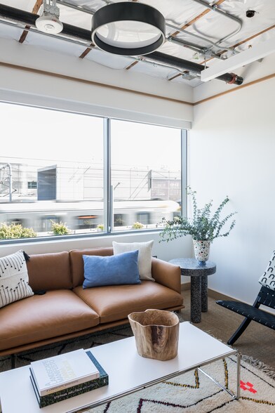 More Photos Of 3000 W Olympic Blvd, Santa Monica Office For Lease