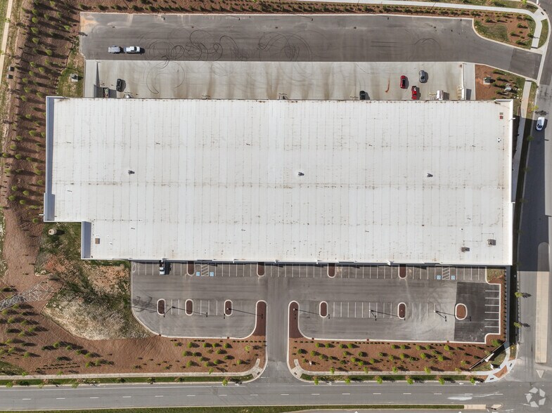 More Photos Of 12910 Hambright Rd, Huntersville Warehouse For Lease