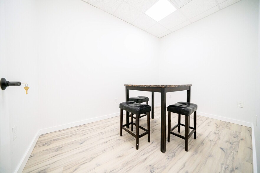More Photos Of 3606-3622 S Tyler St, Dallas Unknown For Lease