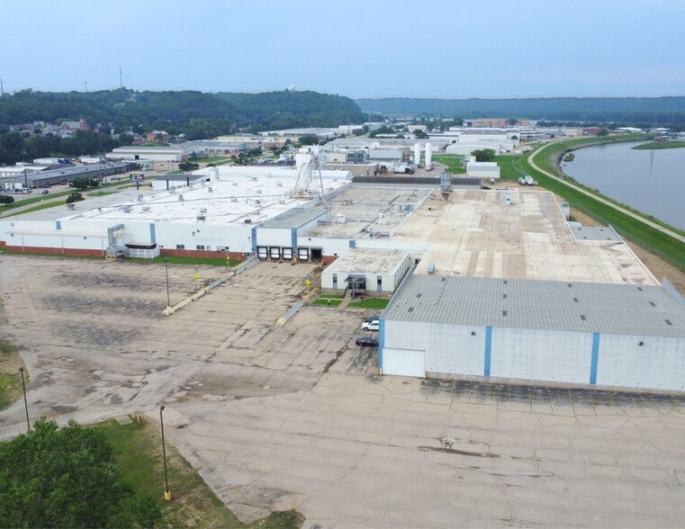 Primary Photo Of 2150 Kerper Blvd, Dubuque Manufacturing For Lease