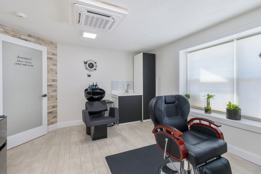 More Photos Of 712 Main St, Hyannis Storefront Retail Office For Sale