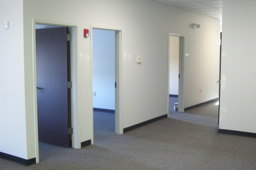 More Photos Of 1907 S College St, Auburn Storefront Retail Office For Lease