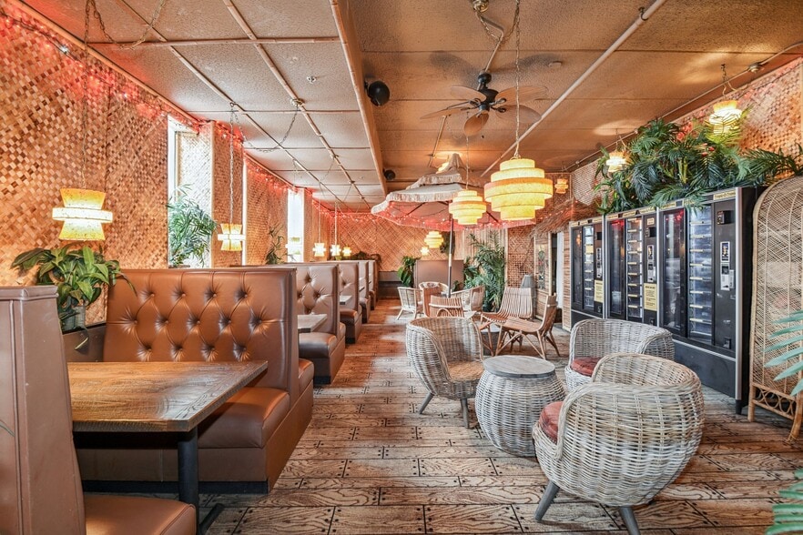 More Photos Of 1900 & 1924 Marshall St NE, Minneapolis Restaurant For Sale