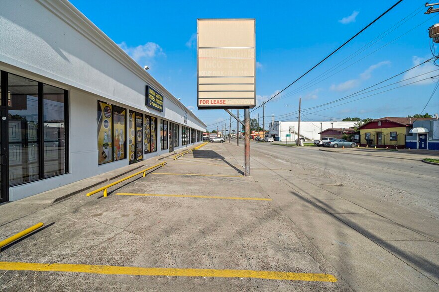 More Photos Of 6930 Lyons Ave, Houston Storefront Retail Office For Sale