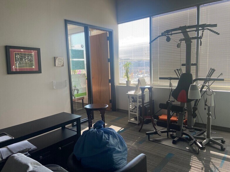 More Photos Of 19490 Sandridge Way, Leesburg Medical For Sale