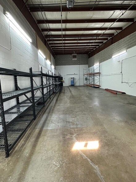 More Photos Of 6817 Hobson Valley Dr, Woodridge Warehouse For Lease