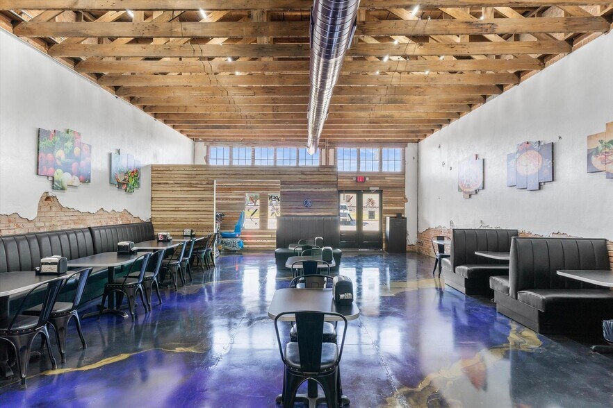 More Photos Of 111 NE Front St, Edgewood Storefront For Sale