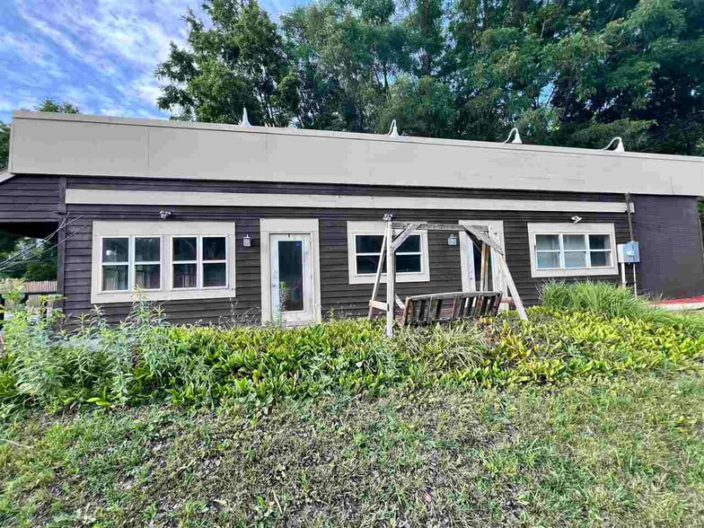 More Photos Of 2 Rocky Shore Dr, Iowa City Office For Lease